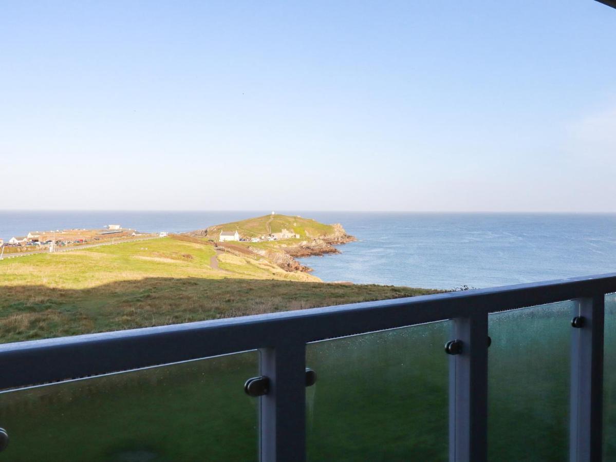 9 Headland Point * New Quay